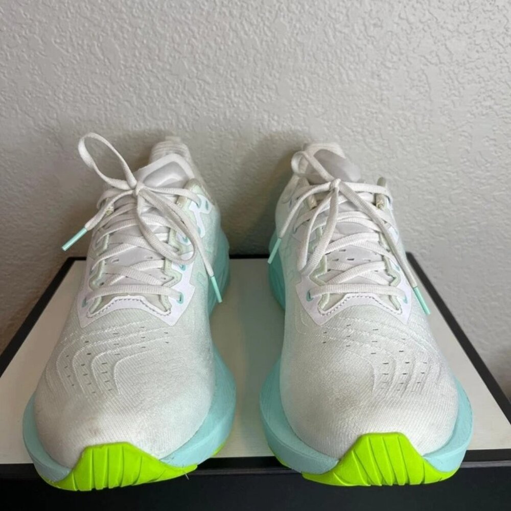 Asics Novablast 1011b693 White Illuminate Mint Running Shoes